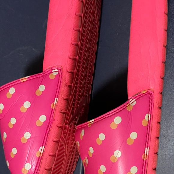 Neon Orange Nike slides - Picture 3 of 4